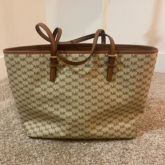 Michael Kors Jet Set Travel Bag - Picture 5 of 5